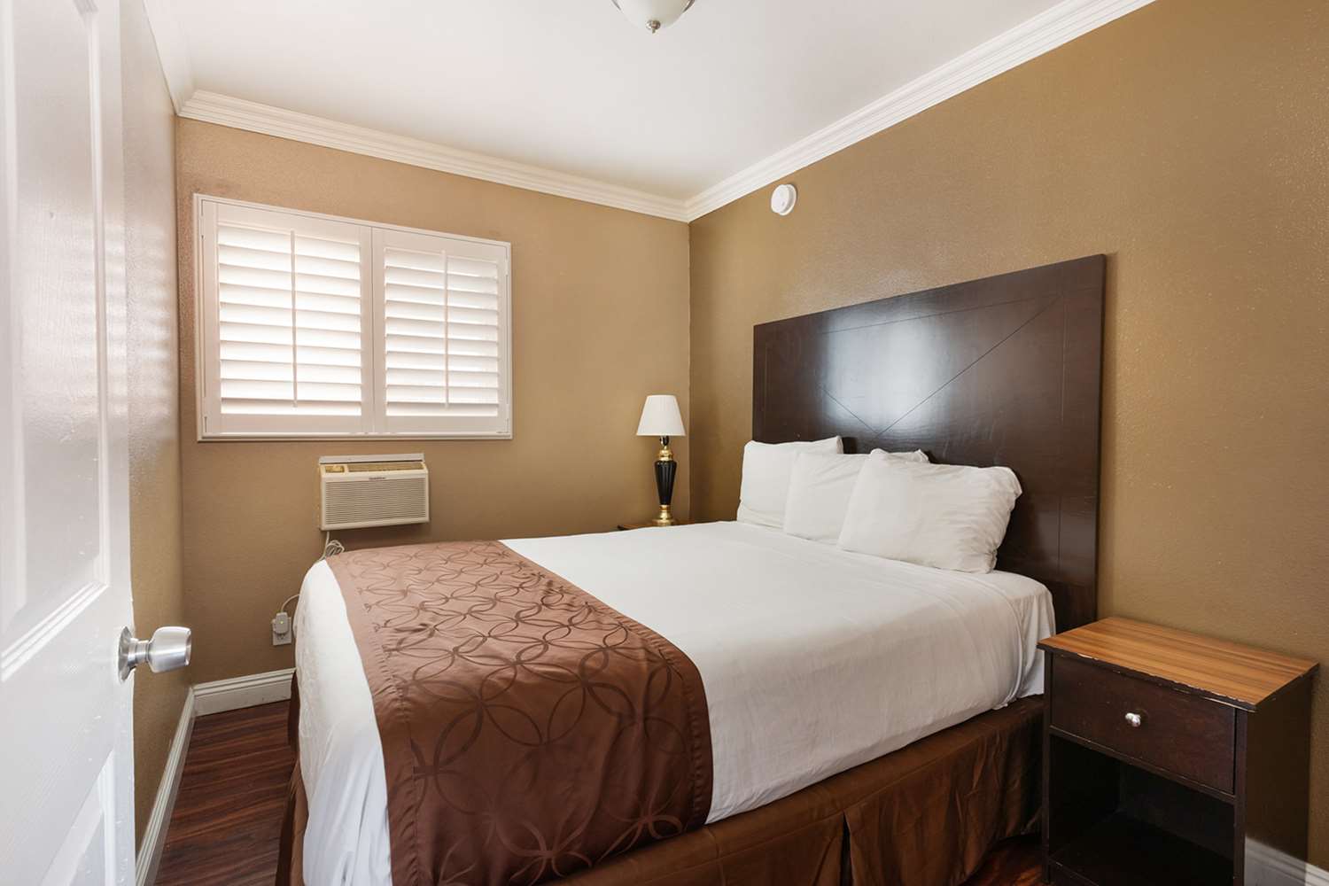 Americas Best Value Inn & Suites Anaheim Convention Center 8/27
