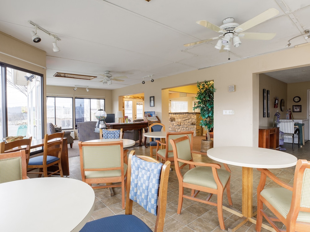 Hotel Branson MO 165 30/33