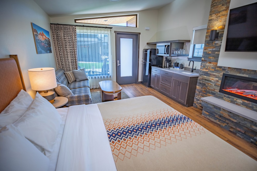 Cabin, King Bed, Sofa, Accessible