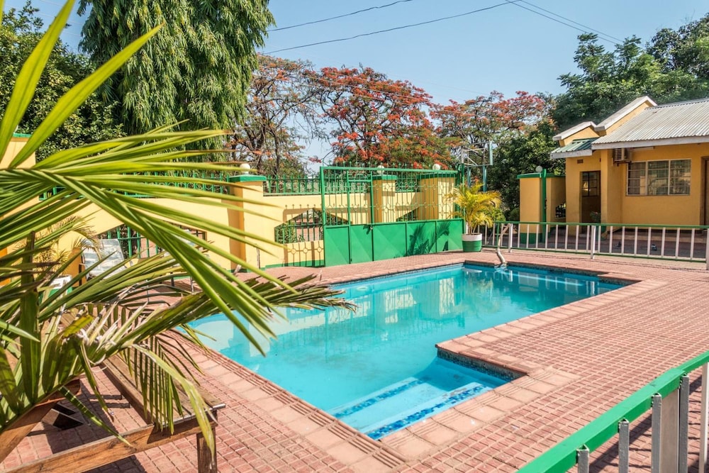 Woodlands Lodge & Tours 41/50