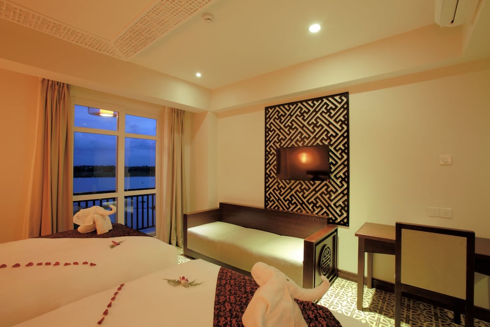 Royal Riverside Hoi An Hotel 54/75