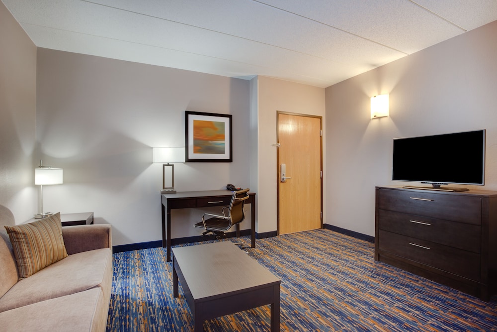 Holiday Inn Express & Suites I-95 Capitol Beltway-Largo 29/57