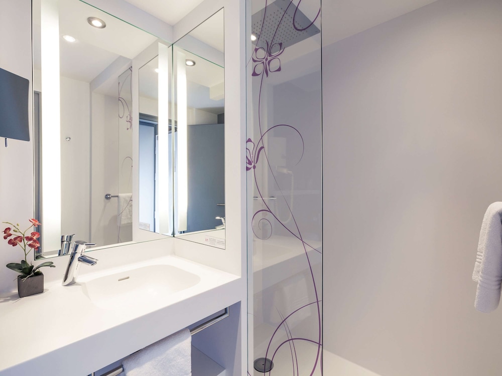 Mercure La Roche Sur Yon Centre 9/76