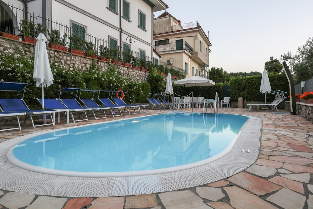 Hotel La Pergoletta 33/36
