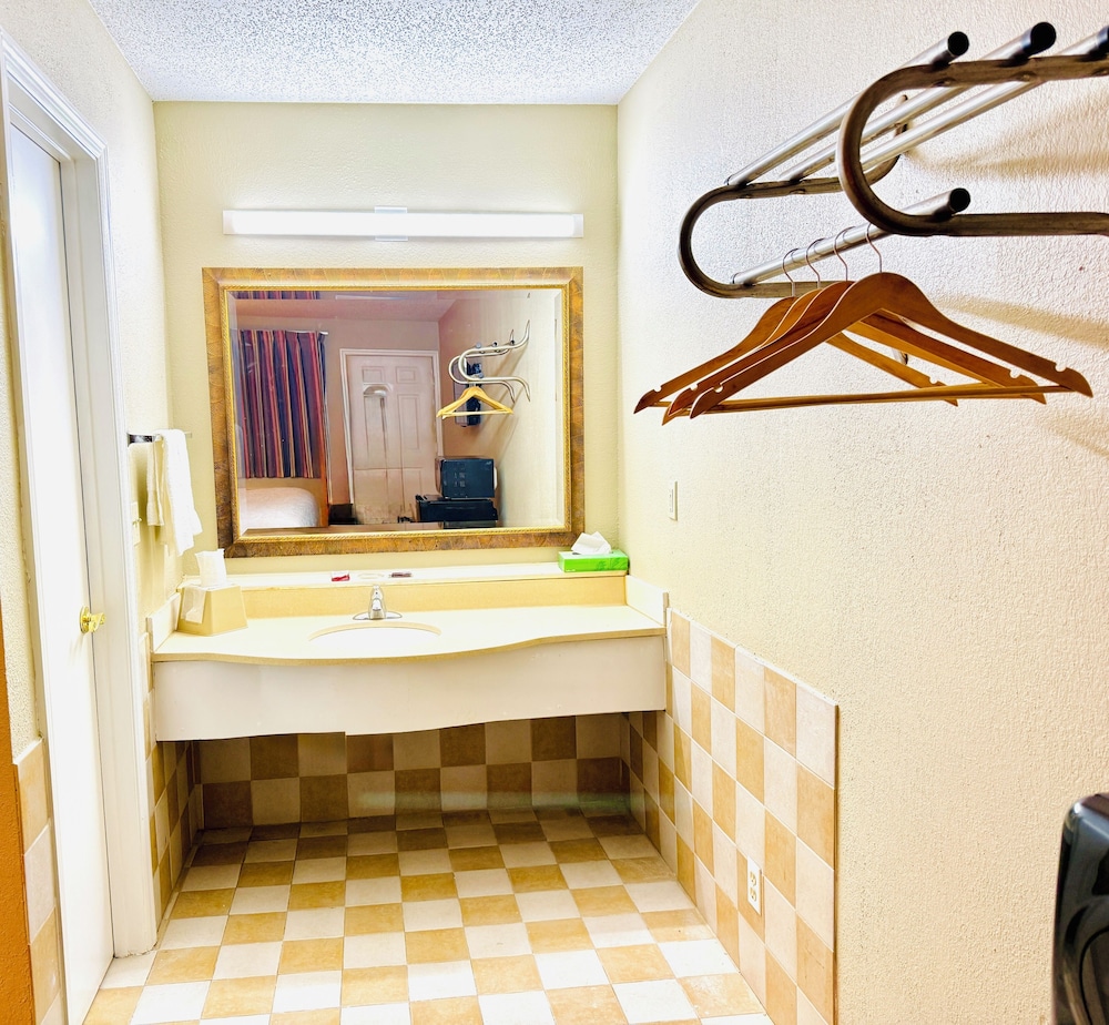 Travelodge by Wyndham Thomasville AL 7/50