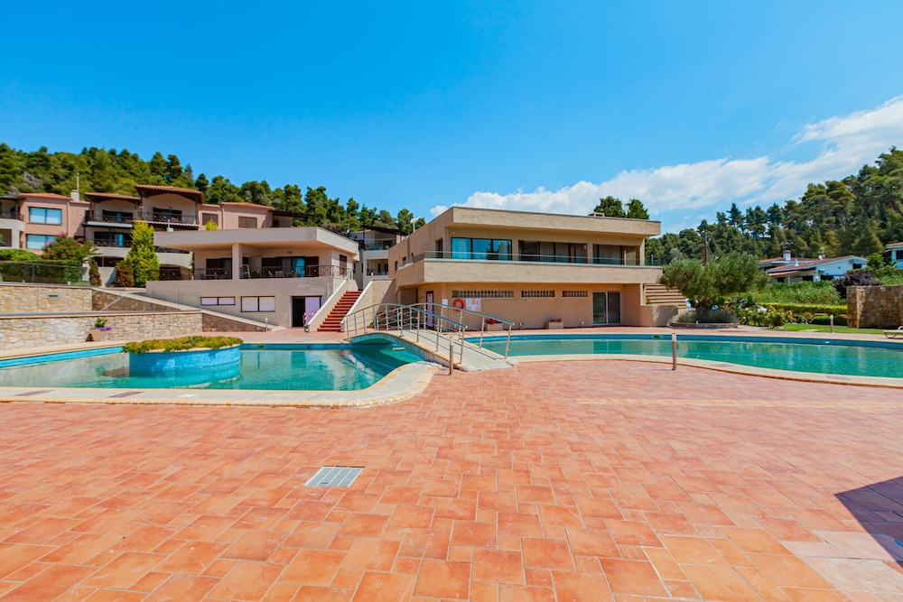 Elani Bay Resort 4/50