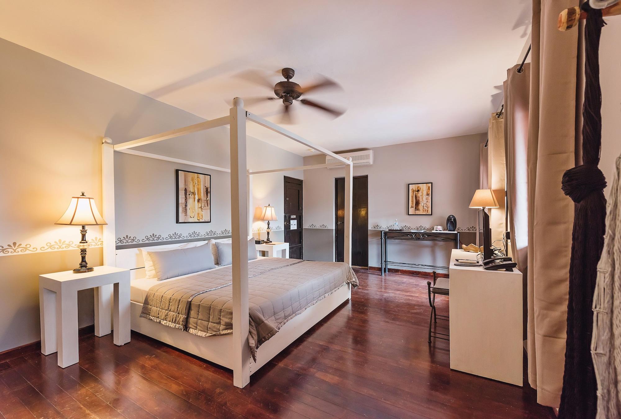 Suite, Pool Side
