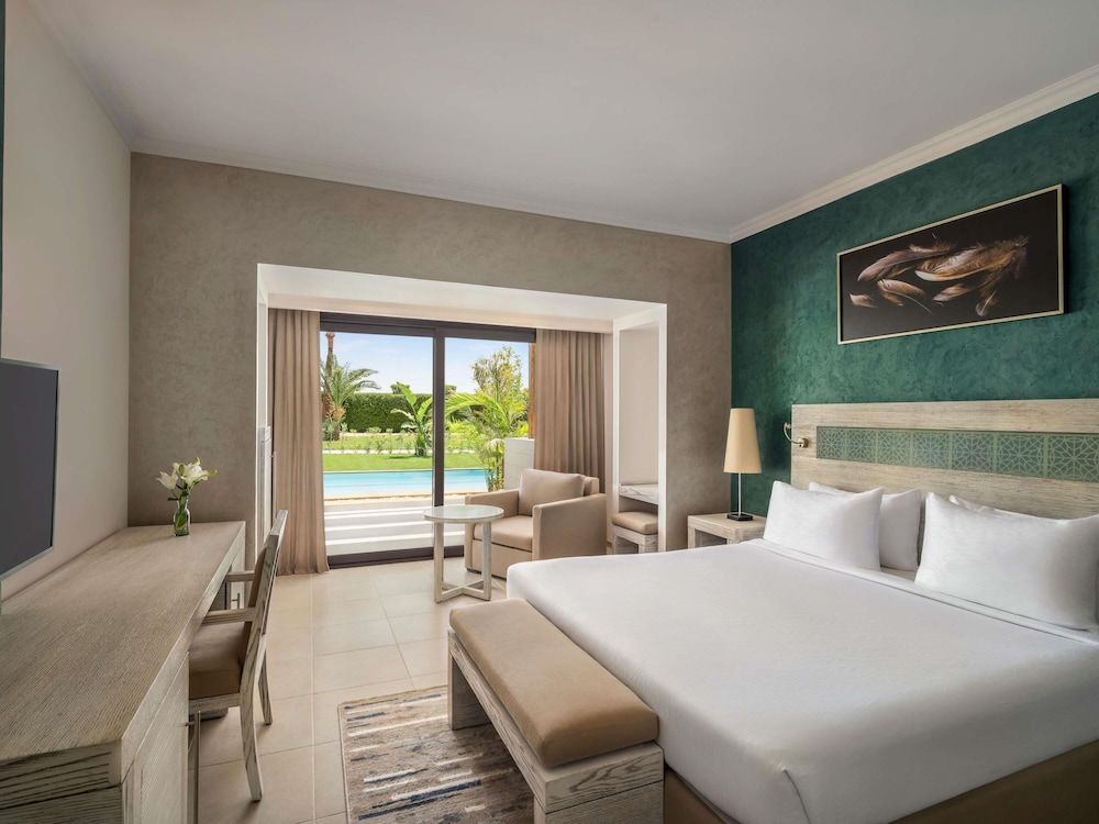 Swim Up, Twin Beds, Adult Only