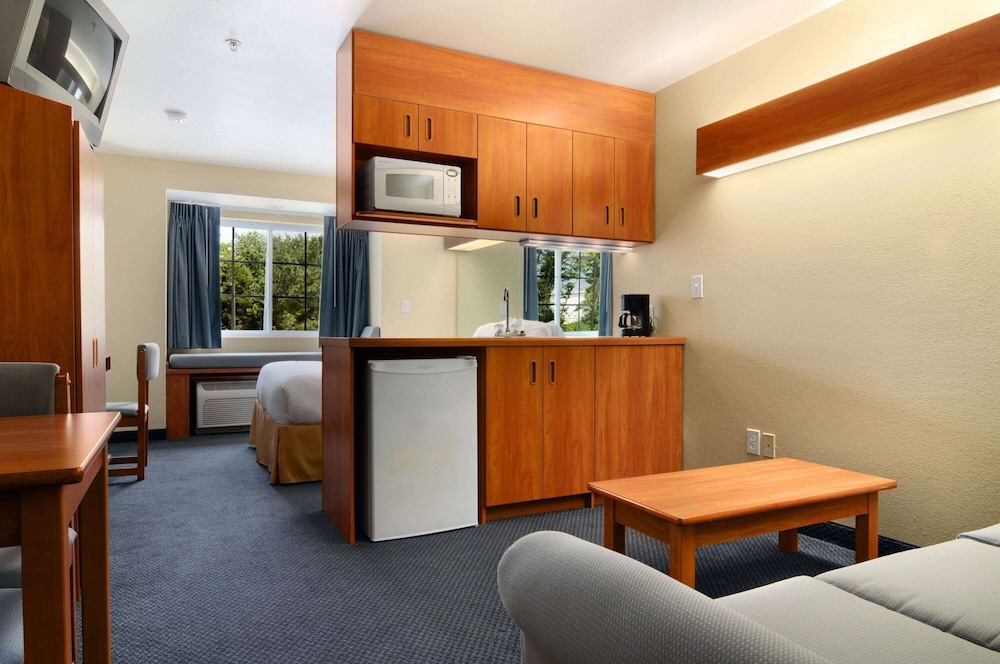 Microtel Inn & Suites Huntsville 3/10