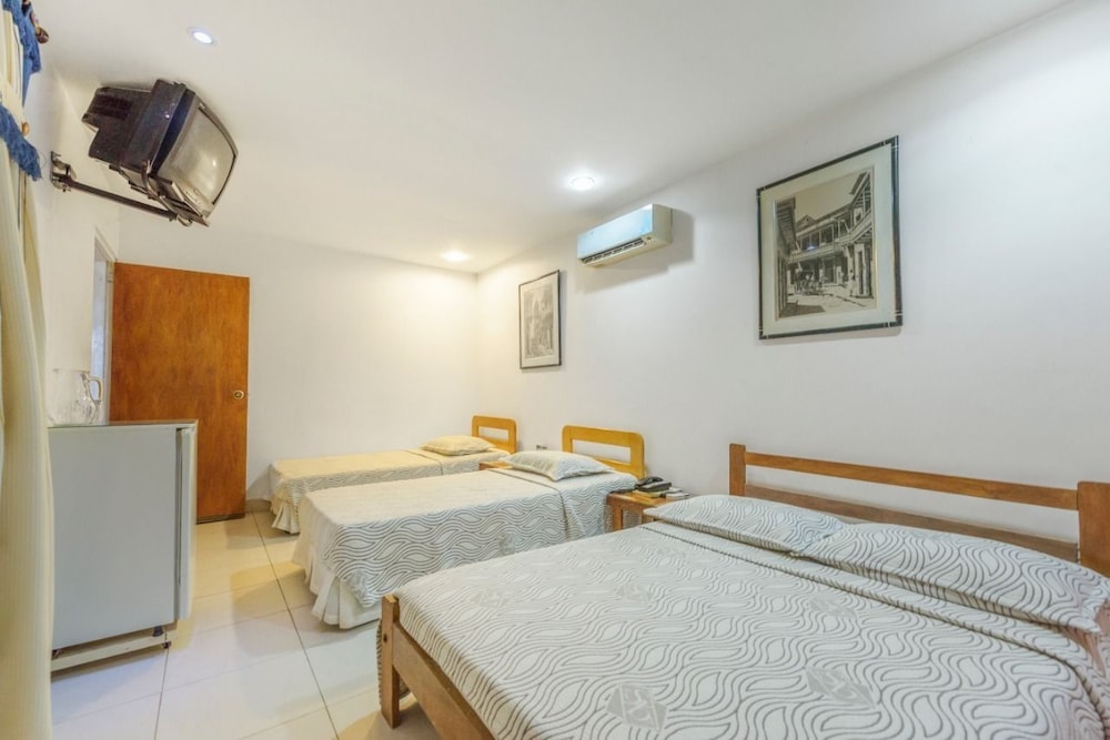 Veleros Hotel 34/57