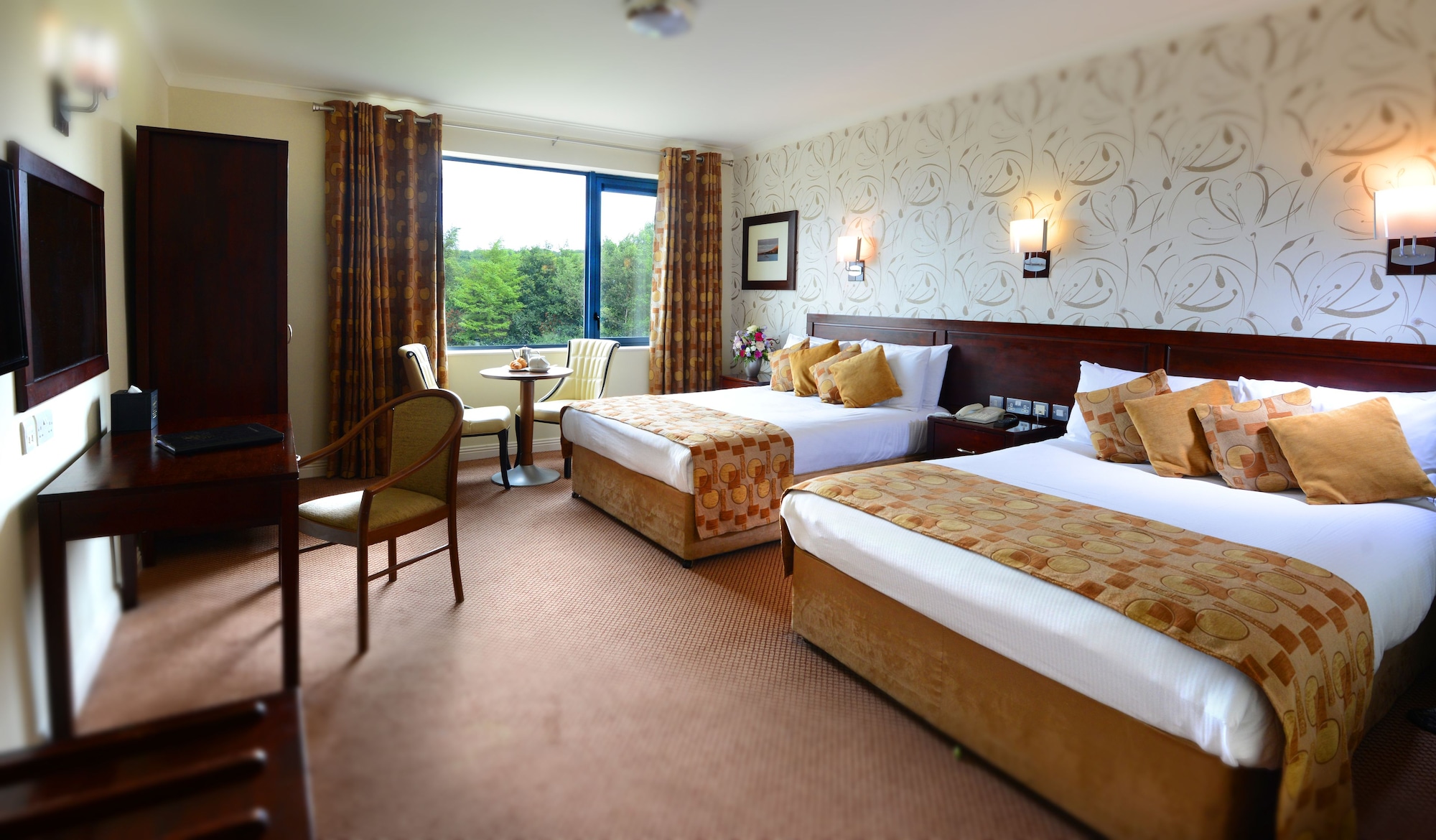 Plus, Single, 1 Double and 1 Single Bed