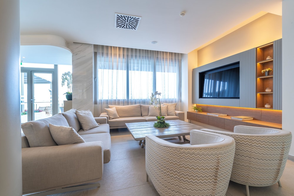 Ammon Zeus Luxury Beach Hotel 32/51