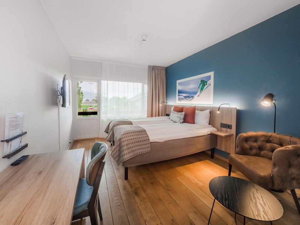 Room, Twin Beds, Balcony
