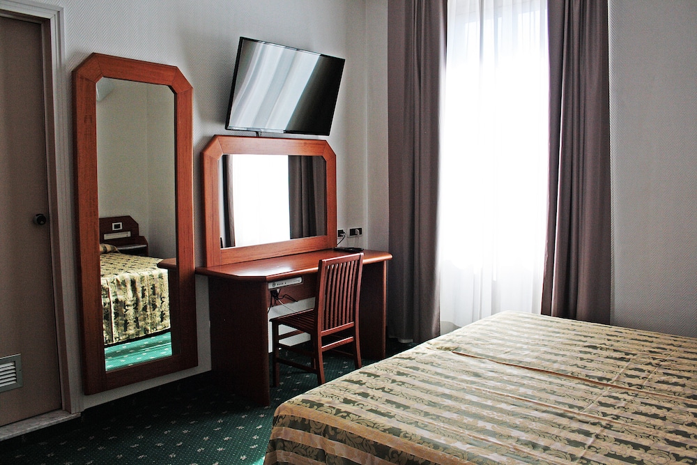 Hotel Centrale 7/27