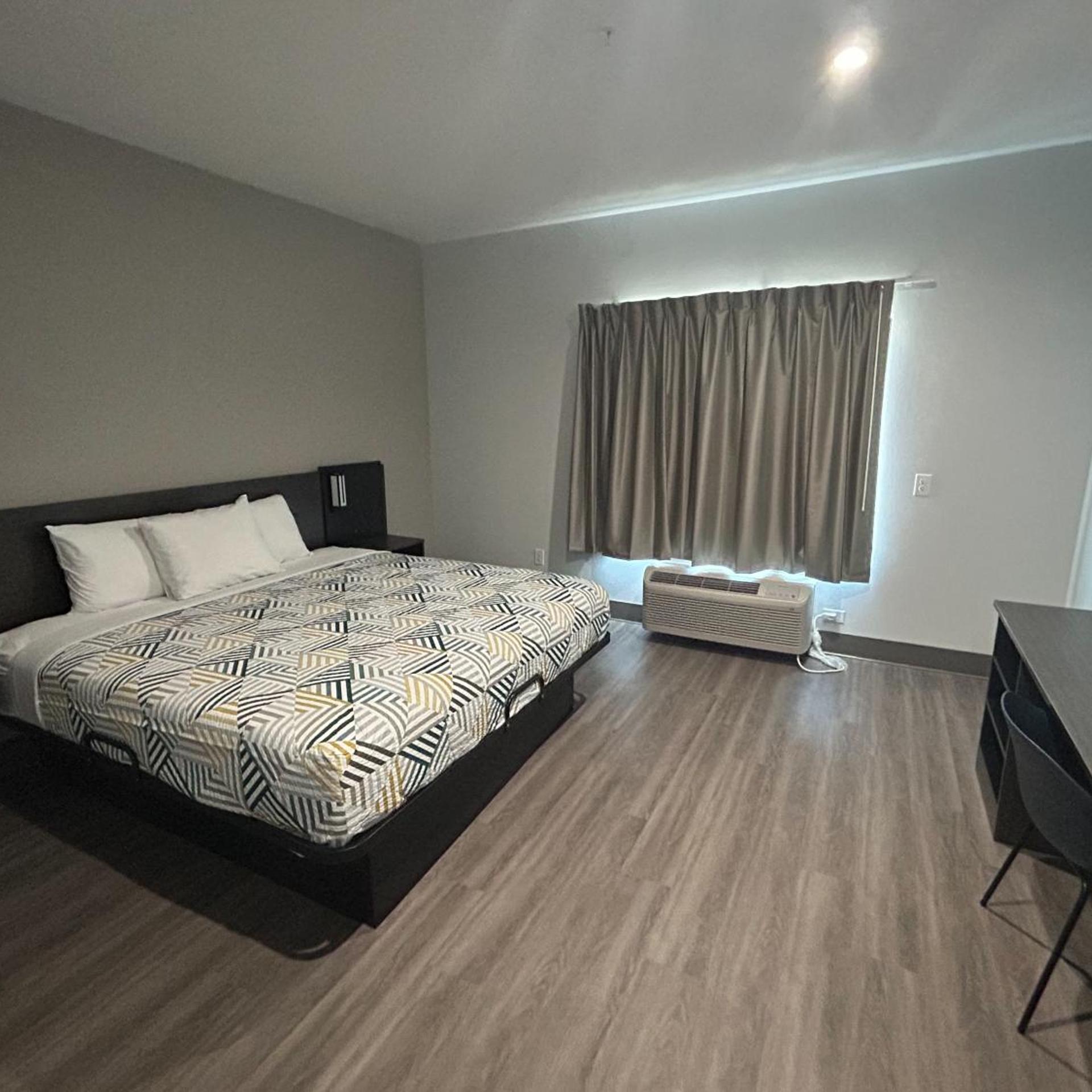 1 King Bed Hearing Accessible