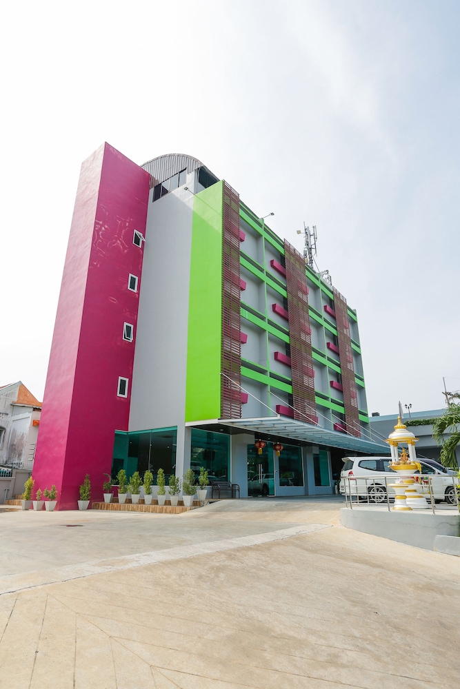 Blue Orchids Hotel 3/66