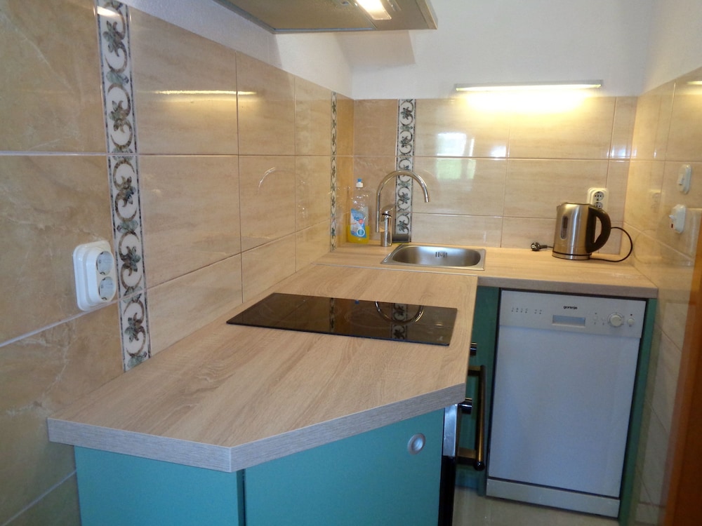 APARTMENTS MORETA 4/50