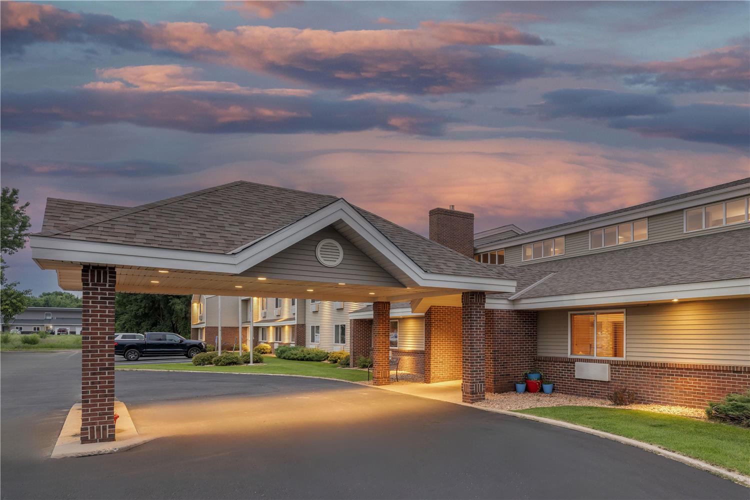 SureStay Plus Hotel by Best Western Litchfield 1/7
