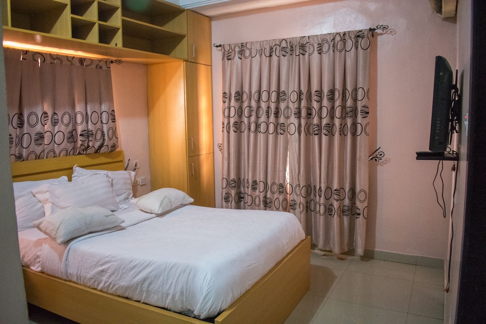 Primal Hotel GRA-Ikeja 20/50