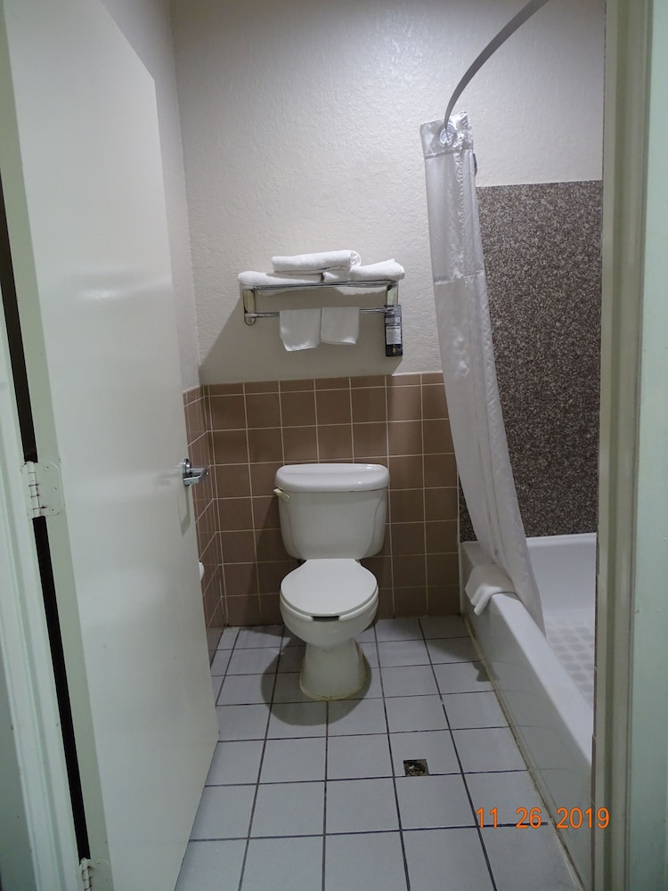 Super 8 by Wyndham Houston/Brookhollow NW 20/34
