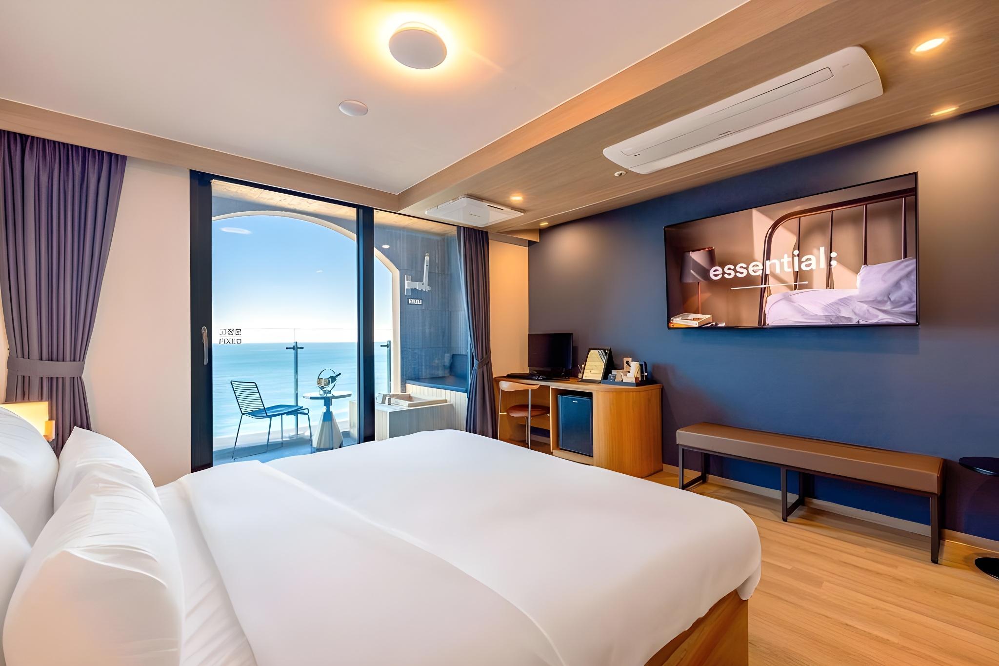 Semi Room, Ocean, Sunrise