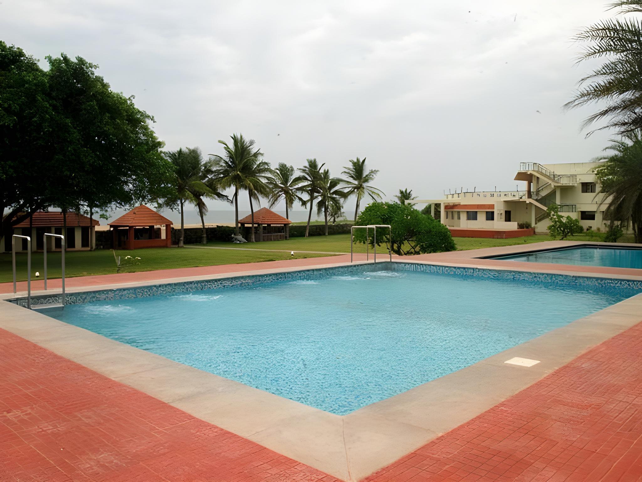 St James Court Beach Resort 13/18