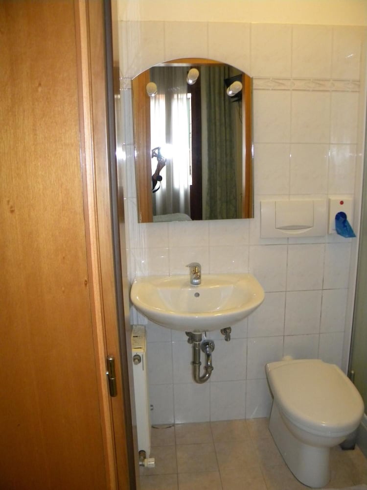 Hotel Adua 27/62