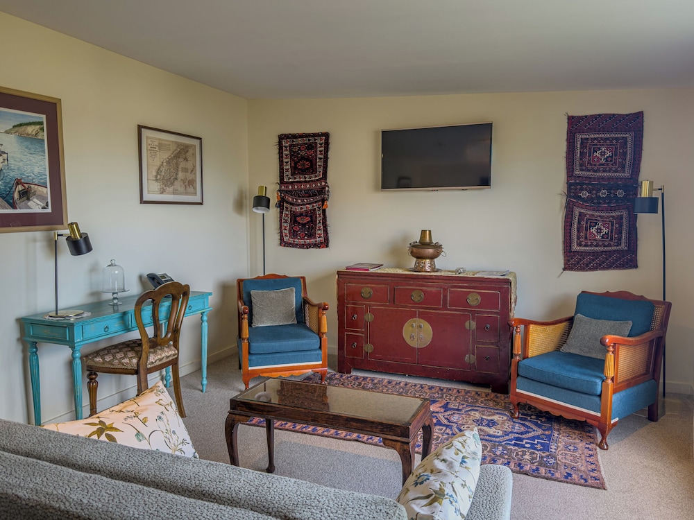 PEN-Y-BRYN LODGE 32/50