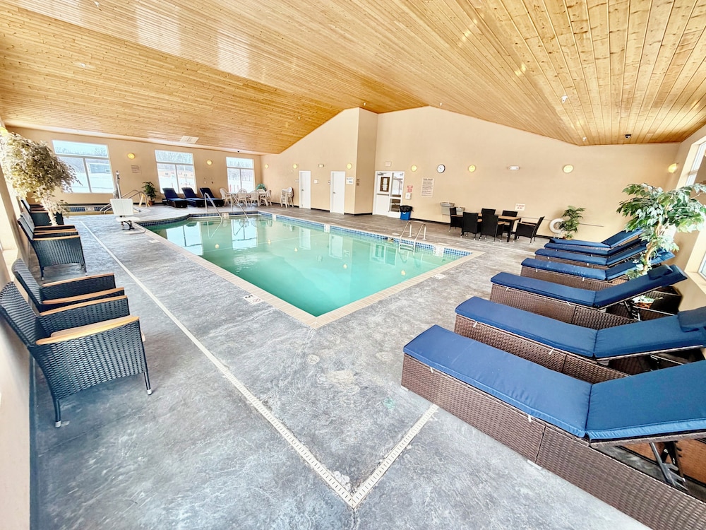 GrandStay Hotel & Suites Parkers Prairie 45/50