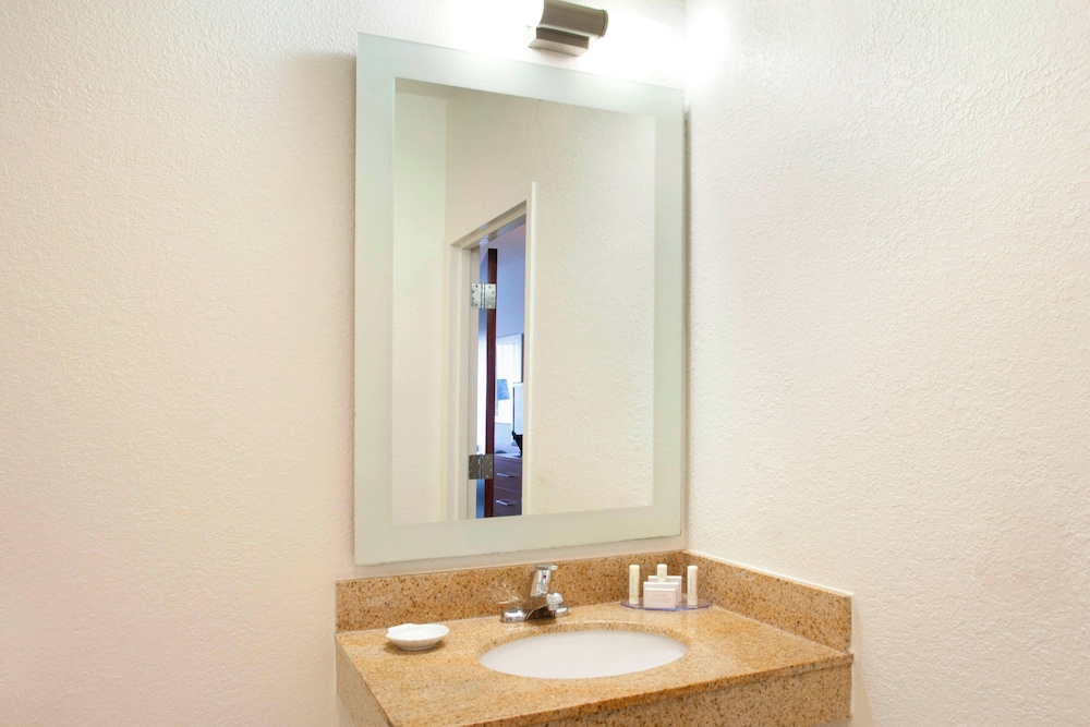 Springhill Suites By Marriott Metro Center 44/47