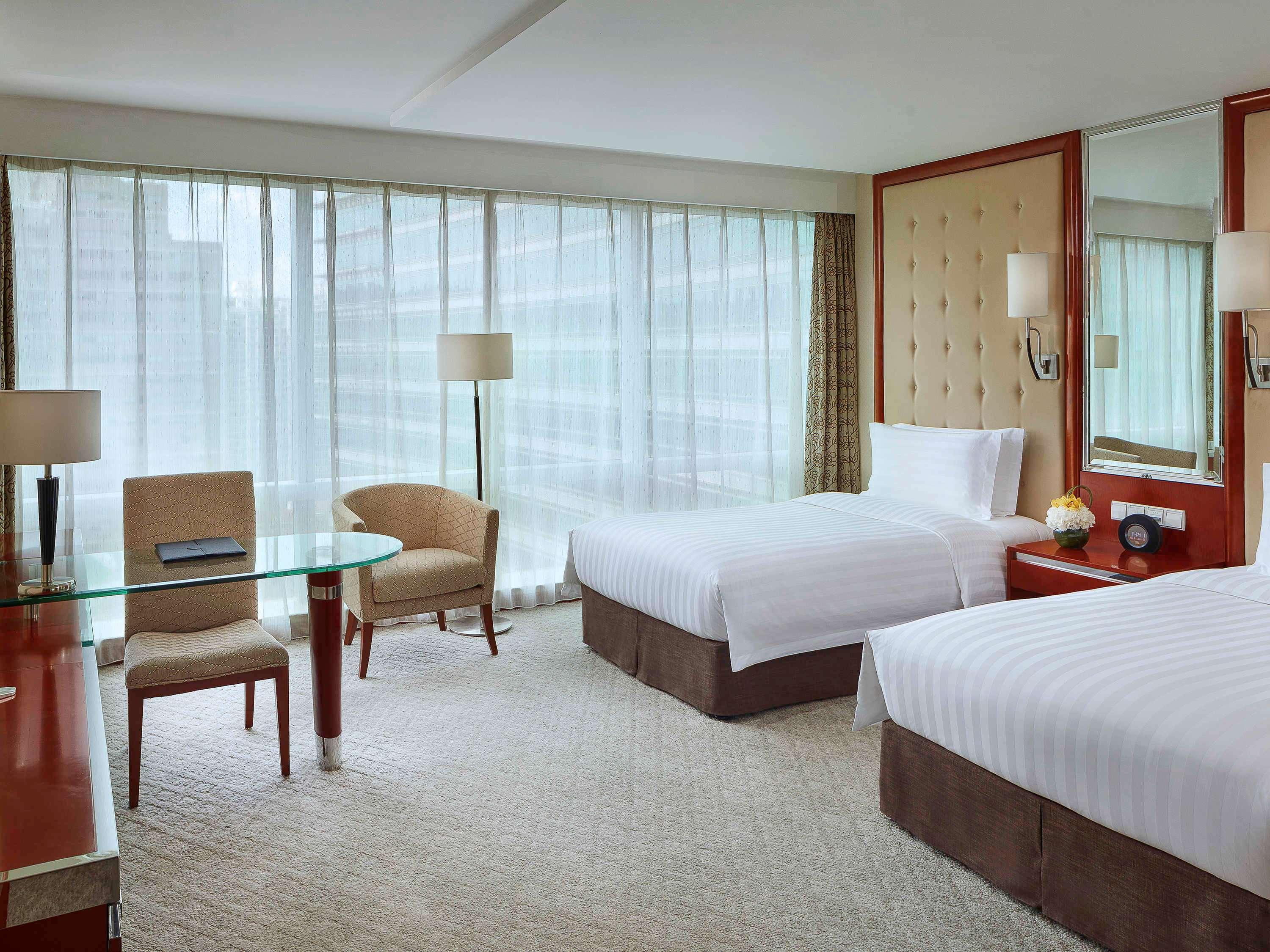 EXECUTIVE, TWIN BEDS, CLUB LOUNGE ACCESS