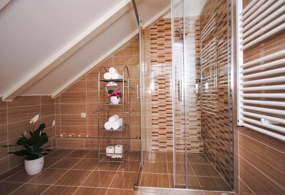 LANTERNA ROOMS 50/50