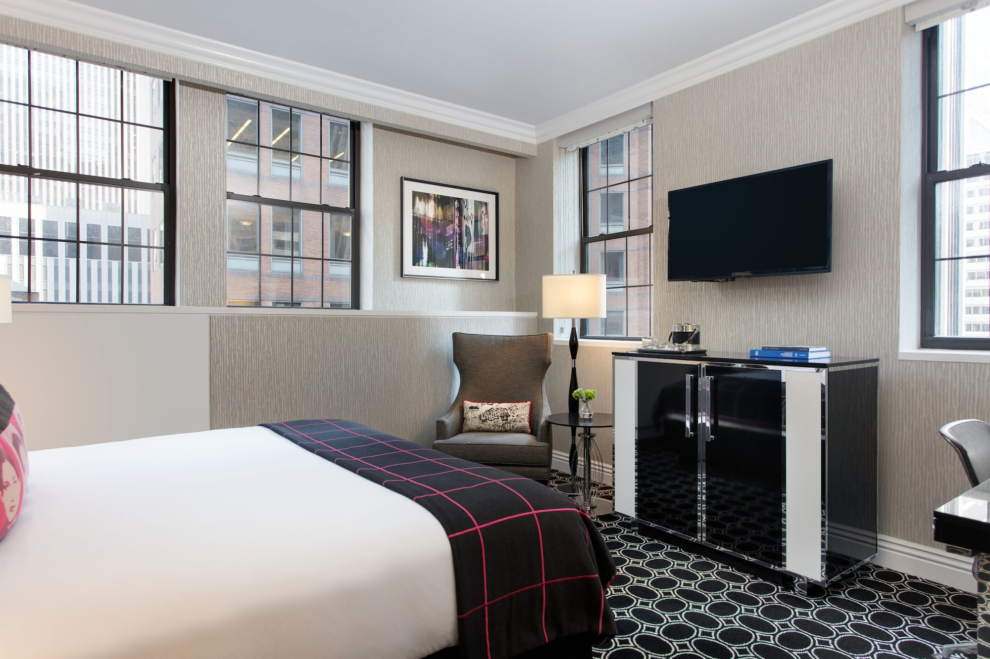 DELUXE, KING BED, ACCESSIBLE