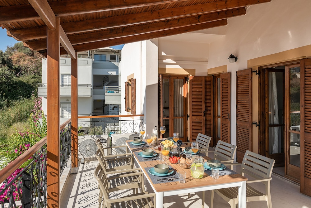 Artemis Hotel Apartments 43/50