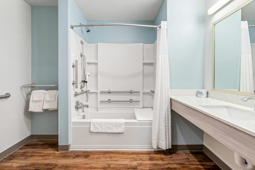 WoodSpring Suites Charlotte - Arrowood 57/60
