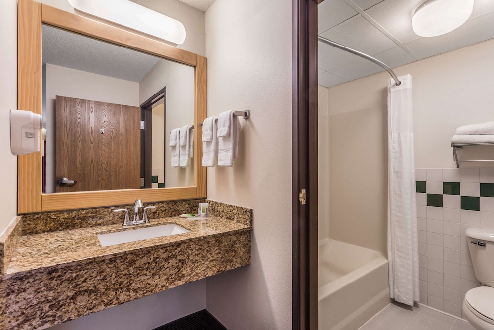 AmericInn by Wyndham Wisconsin Dells 15/30