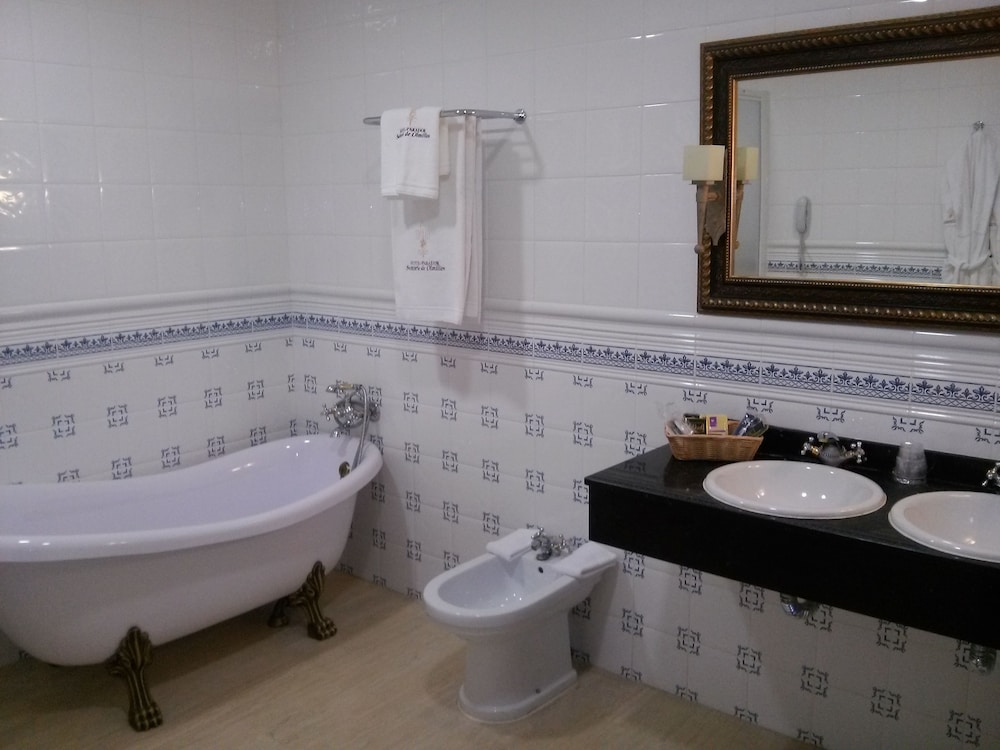 Senorio de Olmillos Hotel 28/29