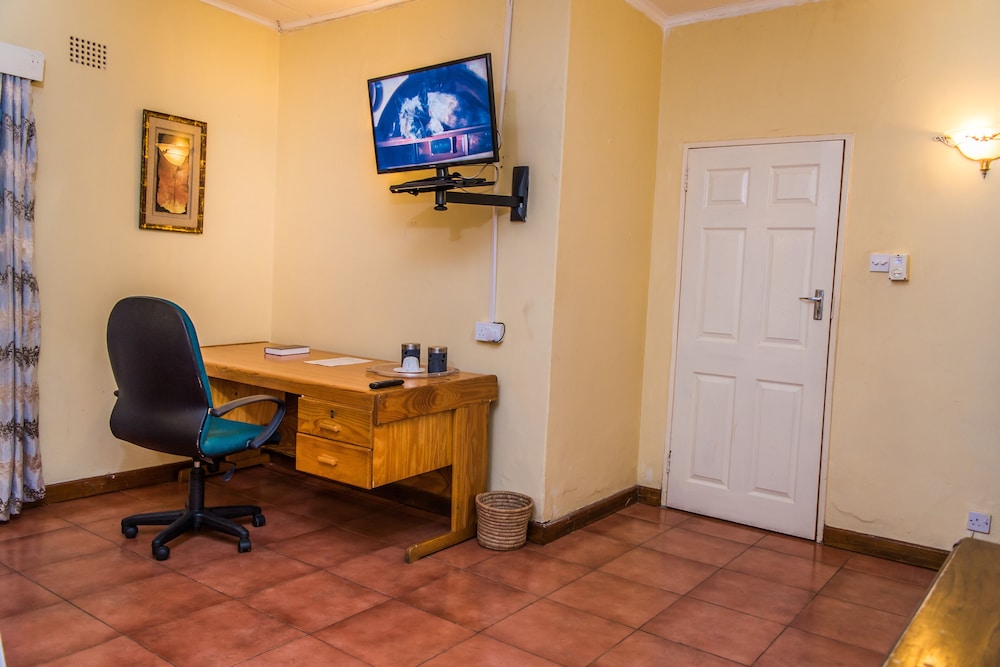 Annies Lodge Lilongwe Area 10 3/26