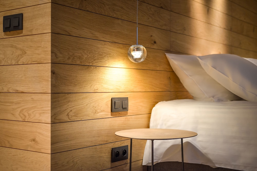 R hotel experiences 30/58