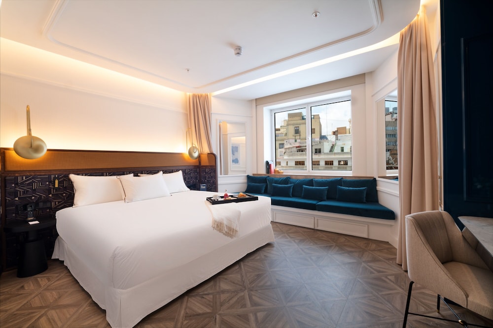 Only YOU Hotel Valencia (ex Ayre Astoria Place) 24/72
