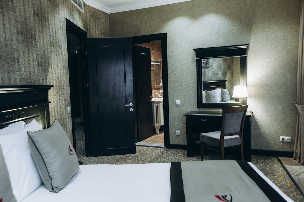 Colosseum Marina Hotel Batumi 29/72
