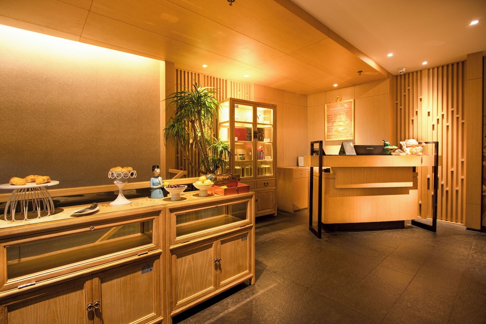 Xiamen Airlines Lakeside Hotel 10/50