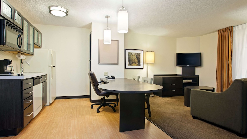 Sonesta Simply Suites Clearwater 37/43