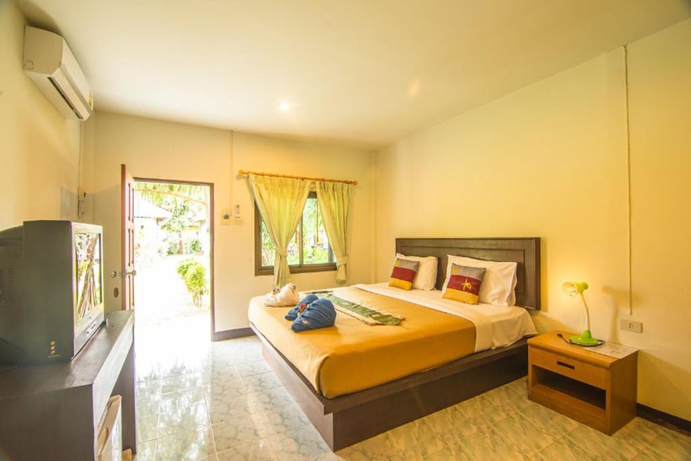 Lanta Nice Beach Resort 40/69