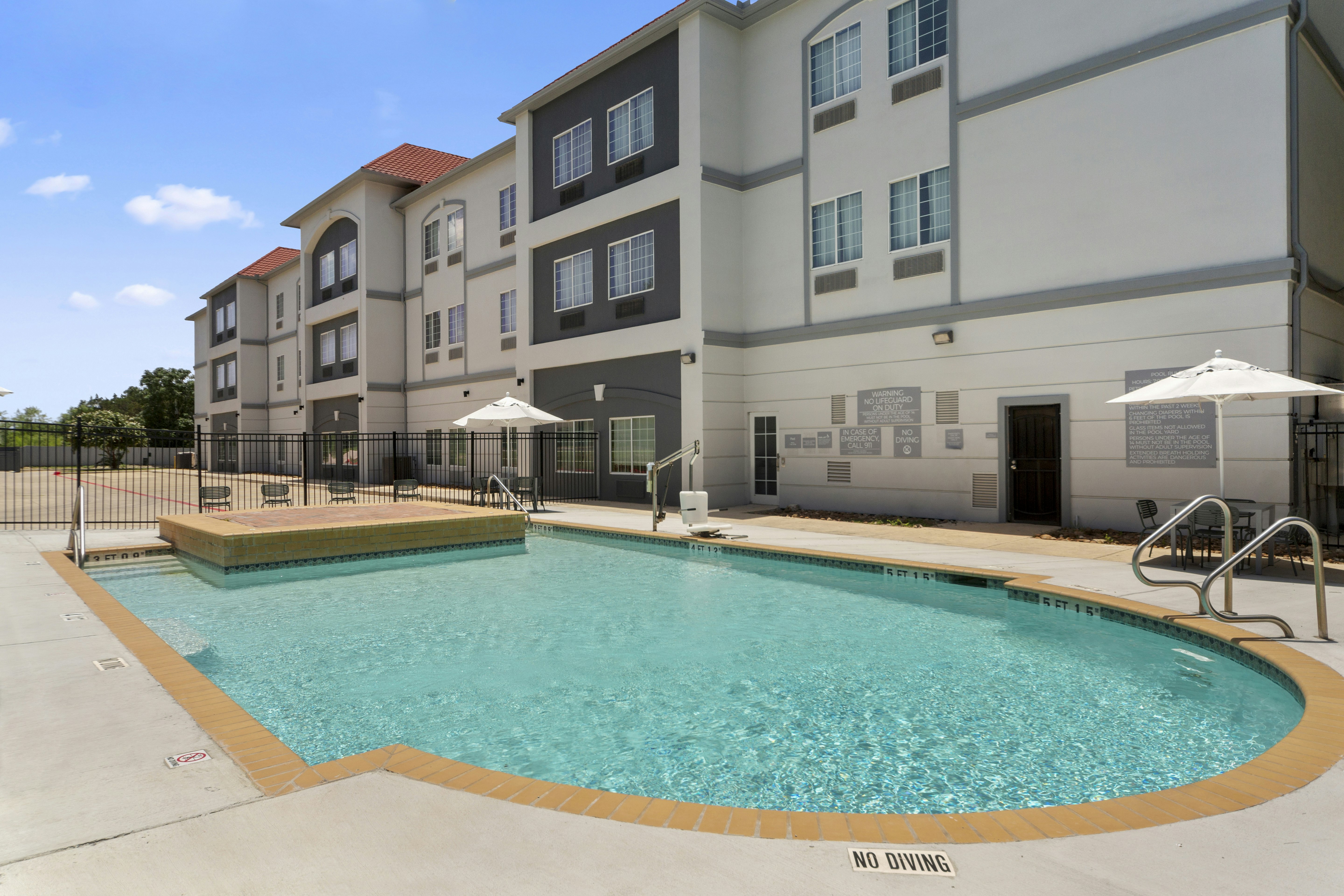 Spark by Hilton San Antonio Dominion 36/36