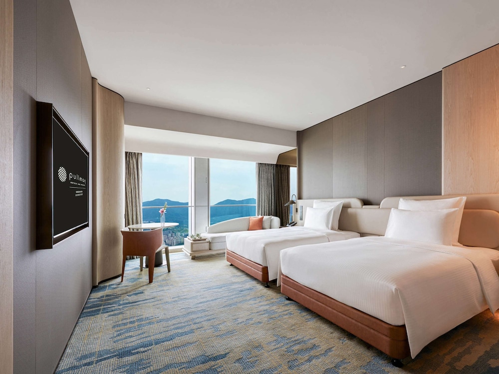 DELUXE, 2 DOUBLE BEDS