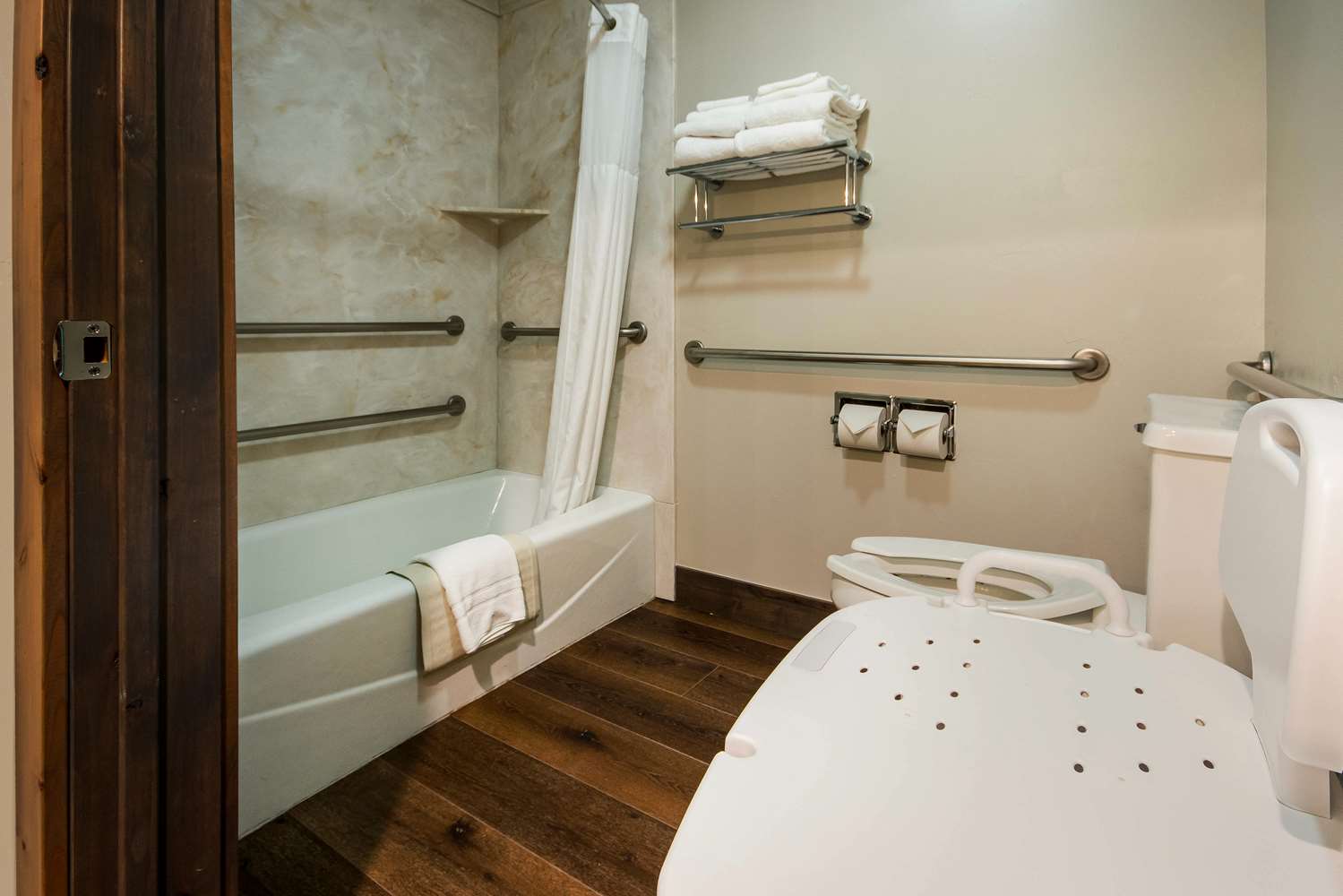 Room, King Bed, Bathtub, Accessible, SureStay Plus Hotel by Best Western Rexburg 6/6