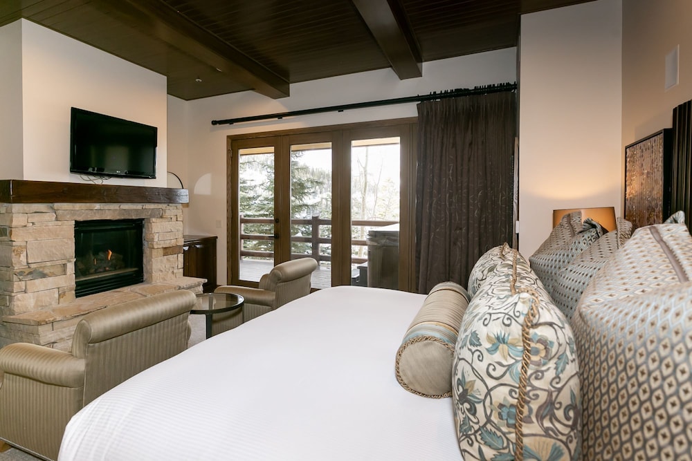 3 Bedrooms, Premium, Luxury, Suite, King Bed, 4 Queen Beds, Queen Murphy Bed, Hot Tub