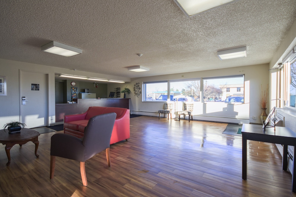HomeTowne Studios by Red Roof Denver - Lakewood West 27/42