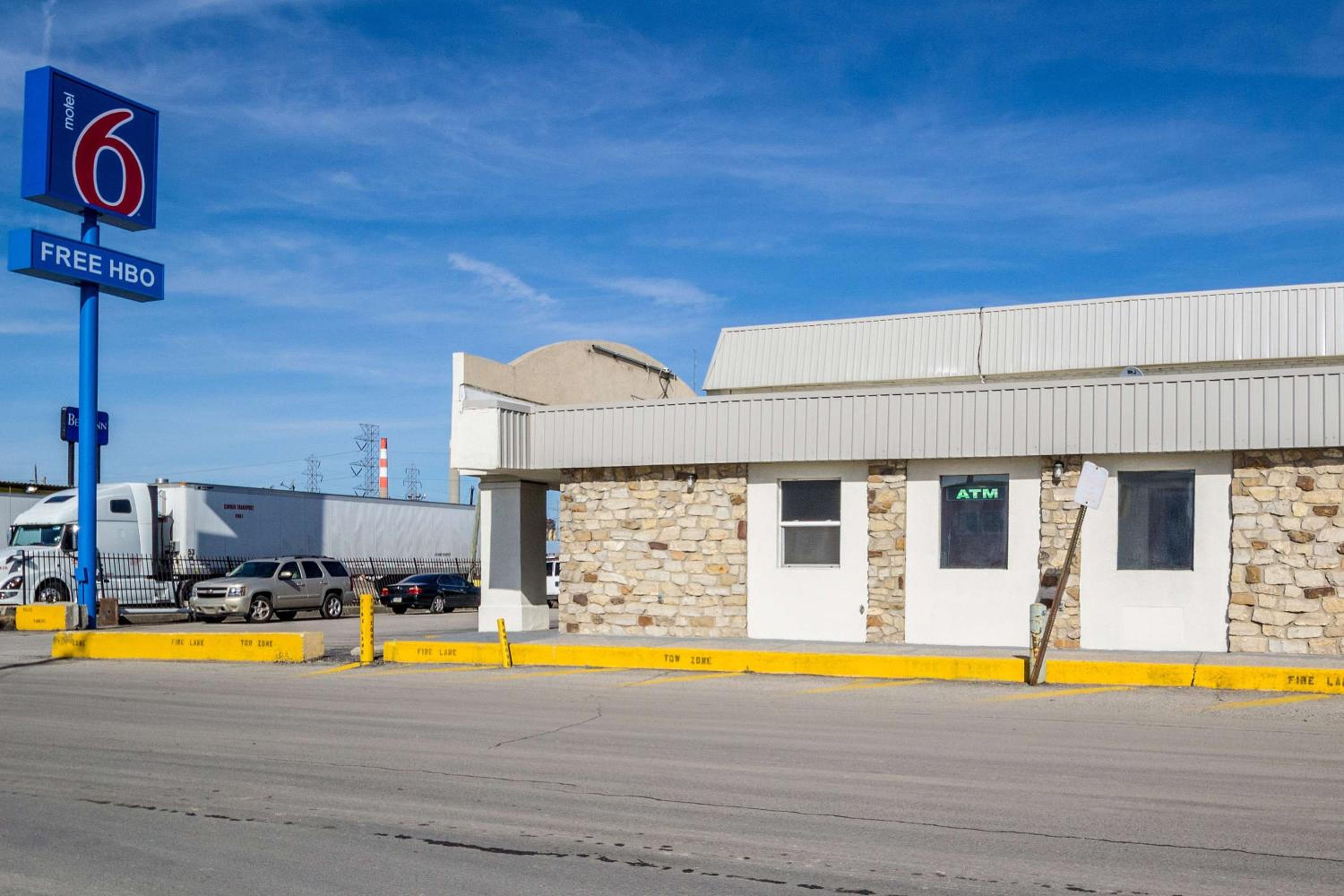 Motel 6 Indianapolis IN - South (ex Americas Best Inn South) 42/46